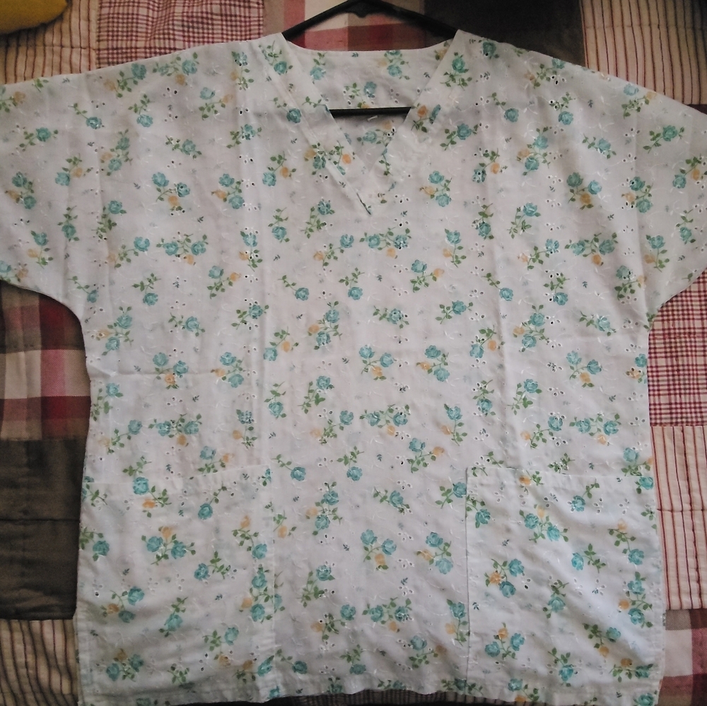 Nurse scrub top